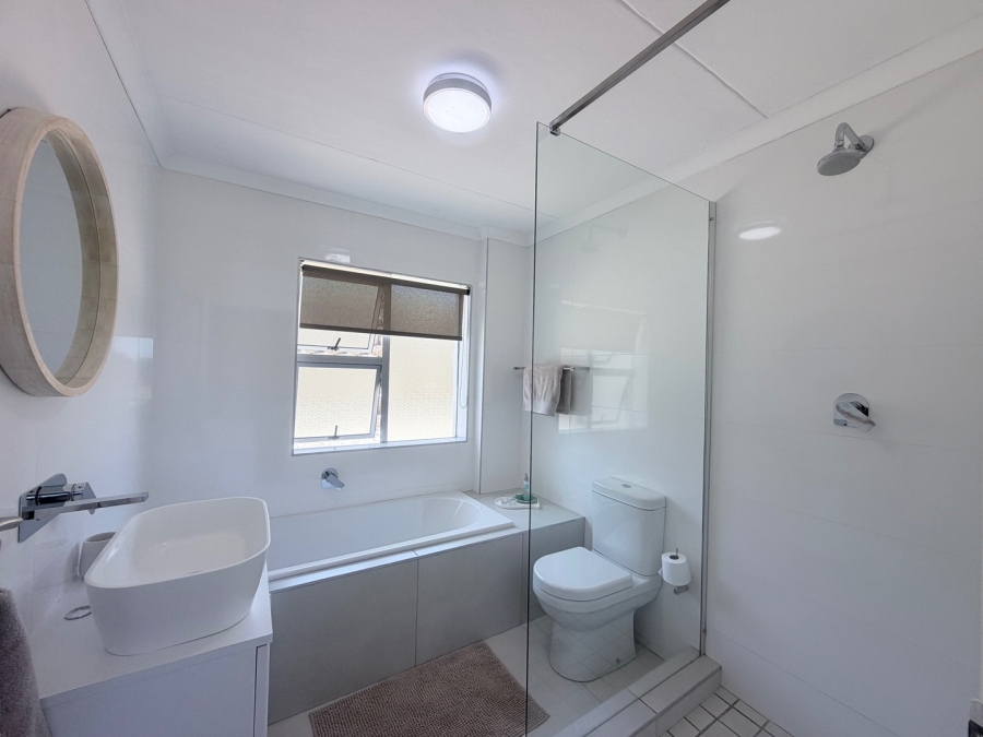 1 Bedroom Property for Sale in Bloubergstrand Western Cape